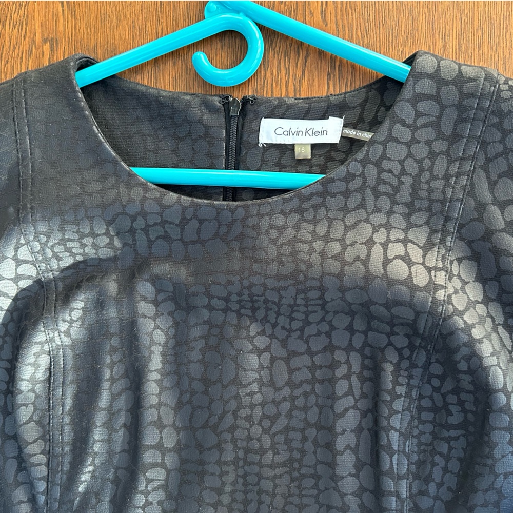 Calvin Klein “Snake”-print little Black Cocktail Dress Sleeveless. Like new,sz16